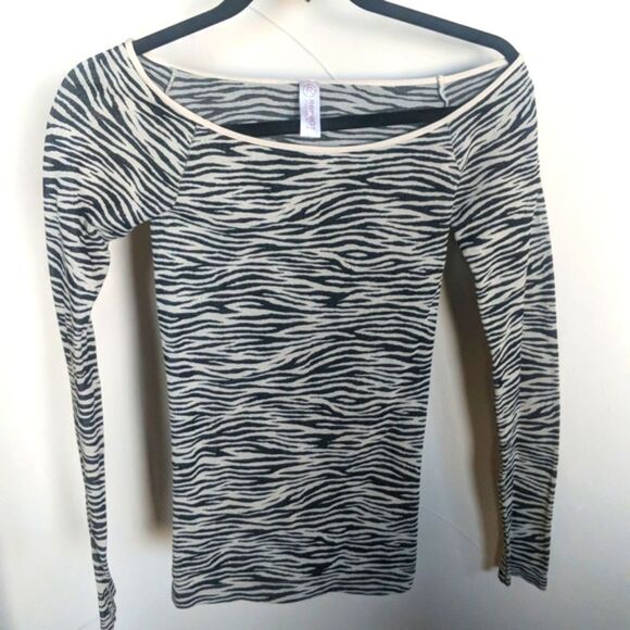 Repeat Possessions Super Skinny Animal Print Form Fitting Top Size S - Picture 3 of 6